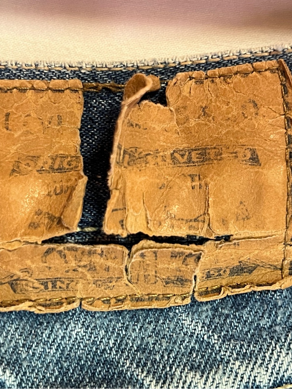 True Vintage Levi’s Brown Tab Acid Wash High Rise Mom Jeans USA 24x29 - Picture 11 of 13